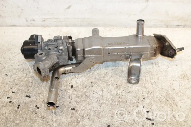 Toyota Auris E180 EGR-venttiili/lauhdutin 25601-37010