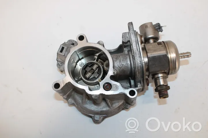 Volkswagen PASSAT B7 Fuel injection high pressure pump 06H127025M