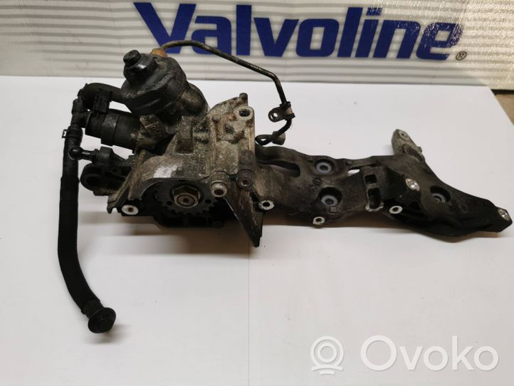 Volkswagen PASSAT B8 Polttoaineen ruiskutuksen suurpainepumppu 04L130755D