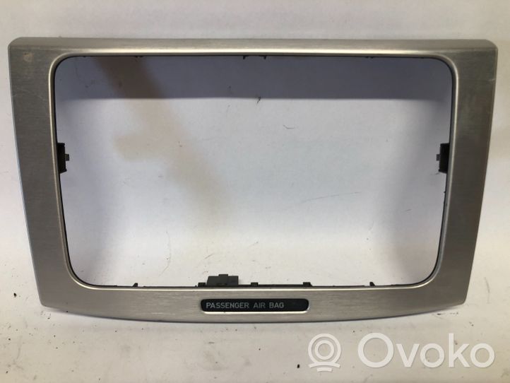 Mitsubishi Outlander Radion/GPS-laitteen pääyksikön kehys 3L0858069