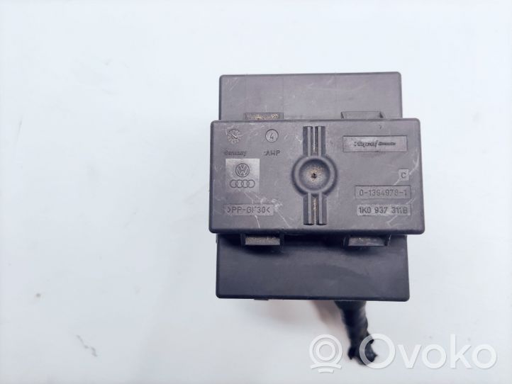 Volkswagen Touran I Relay mounting block 1K0937311B