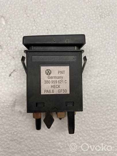 Volkswagen PASSAT B5 Stiklo šildymo elektra jungtukas 3B0959621C