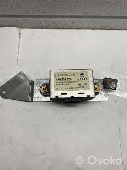 Audi A6 S6 C4 4A Boîtier module alarme 4A0951173