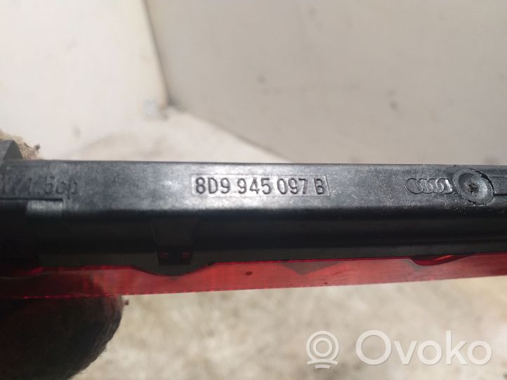 Audi A3 S3 8L Trzecie światło stop 8D9945097B