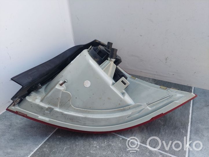 Volkswagen Golf V Lampa tylna 89398298