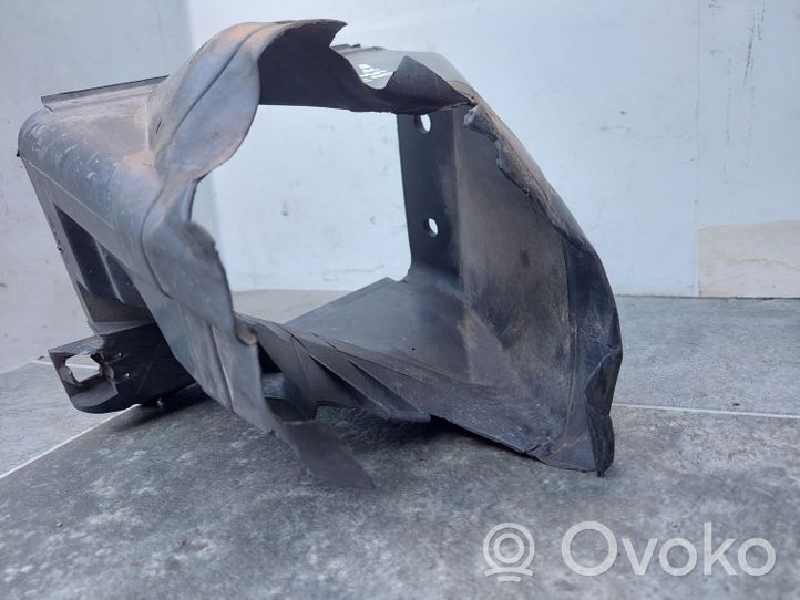 Volkswagen PASSAT B5 Guía de aire del intercooler 3B0121467A