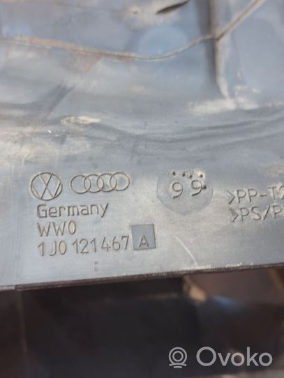 Volkswagen Golf IV Część rury dolotu powietrza 1J0121467A