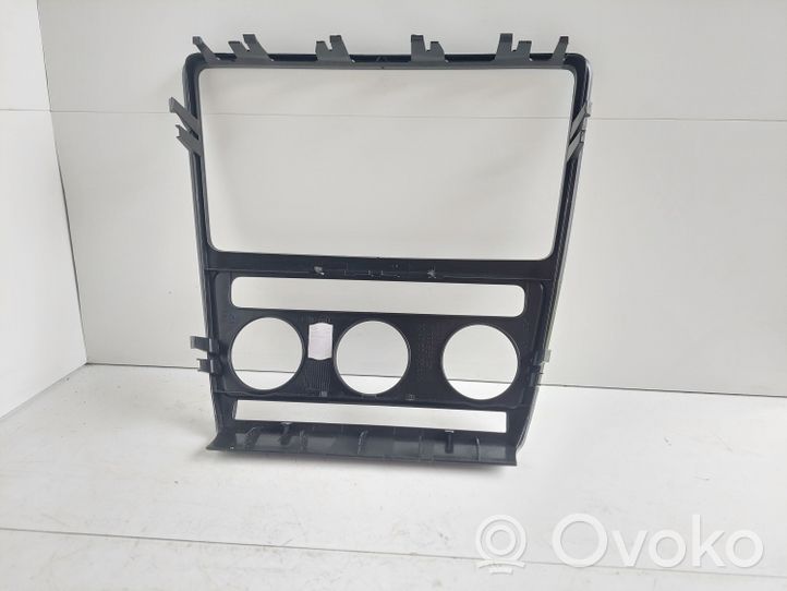 Skoda Octavia Mk2 (1Z) Verkleidung Radio / Navigation 1Z0858069A