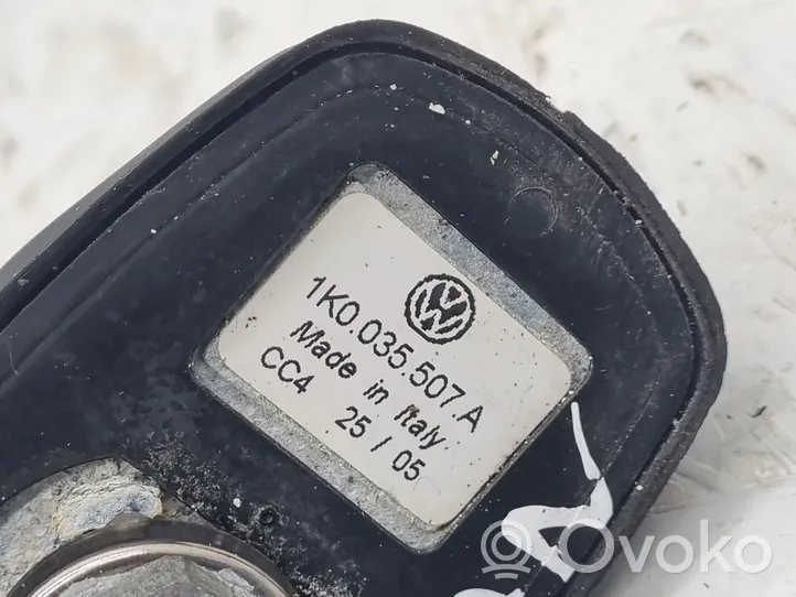 Volkswagen Touran I GPS-pystyantenni 1K0035507A