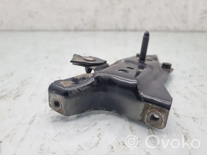 Audi A3 S3 8P Fender mounting bracket 8P0821135