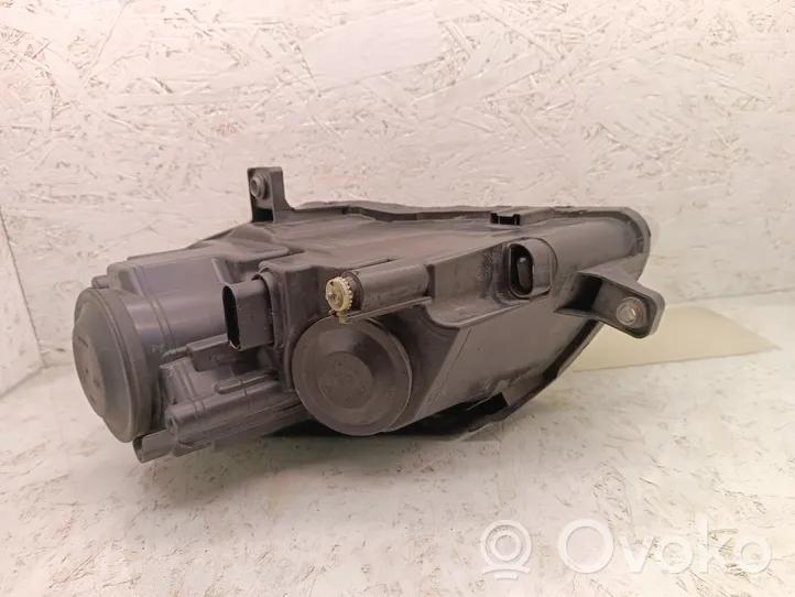 Volkswagen PASSAT B6 Lampa przednia 3C0941006R