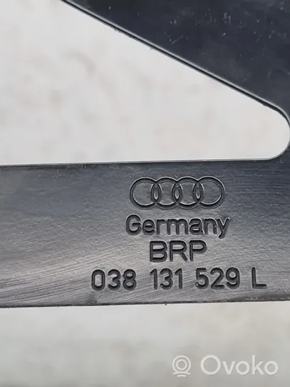 Audi A4 S4 B7 8E 8H Kita variklio skyriaus detalė 038131529L