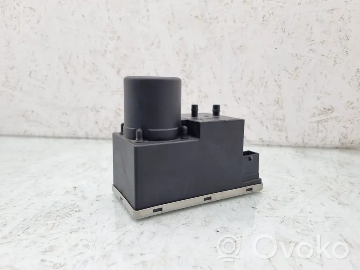 Audi A4 S4 B5 8D Central locking vacuum pump 8L0862257