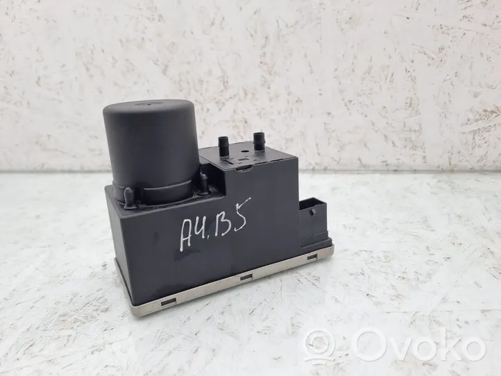 Audi A4 S4 B5 8D Central locking vacuum pump 8L0862257H