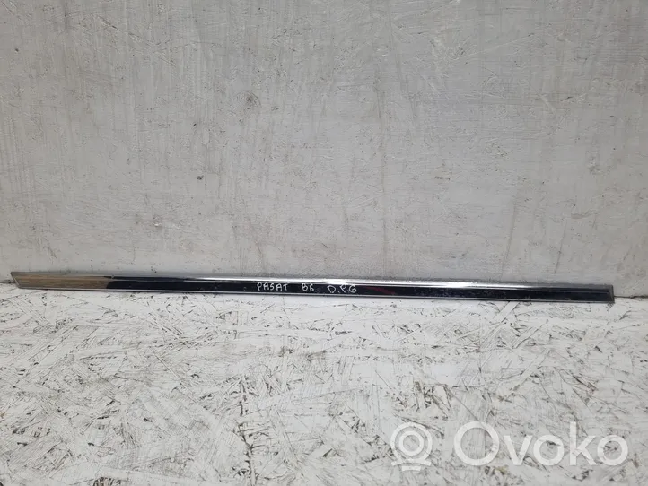 Volkswagen PASSAT B6 Rear door trim (molding) 3C0853754A