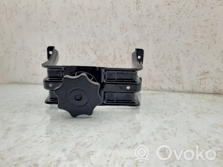 Audi A4 S4 B8 8K Supporto di montaggio ruota di scorta 8K0802715A