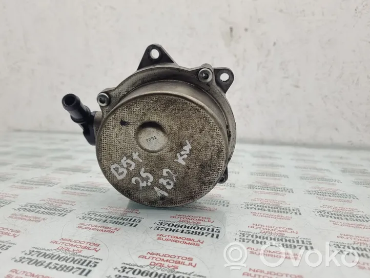 Volkswagen PASSAT B5.5 Vacuum pump 