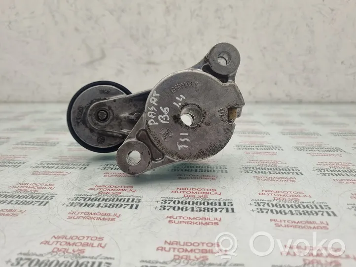 Volkswagen PASSAT B6 Napinacz paska alternatora 03C145299M