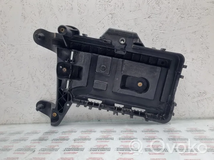 Volkswagen PASSAT B6 Battery tray 1K0915333H