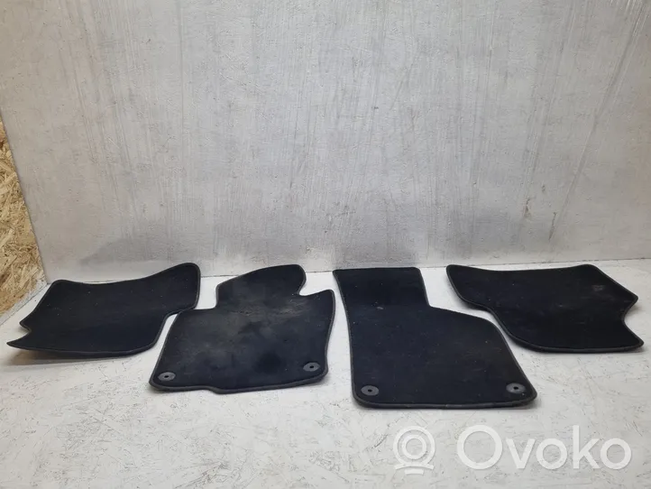 Volkswagen PASSAT B6 Kit tapis de sol auto 3C1863011C