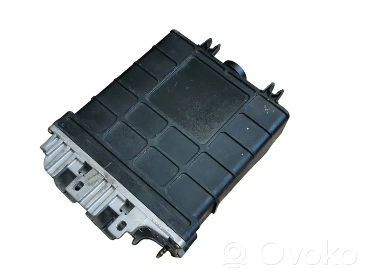 Audi 80 90 S2 B4 Variklio valdymo blokas 028906021D