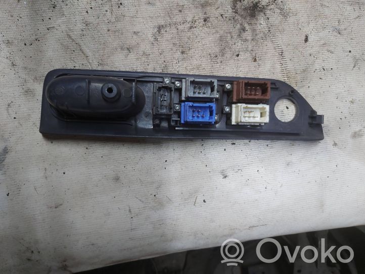 Renault Espace III Elektrisko logu slēdzis 7700876397