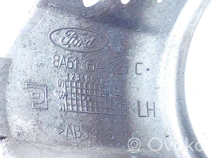 Ford Fiesta Etupuskurin alempi jäähdytinsäleikkö 8A6115A223