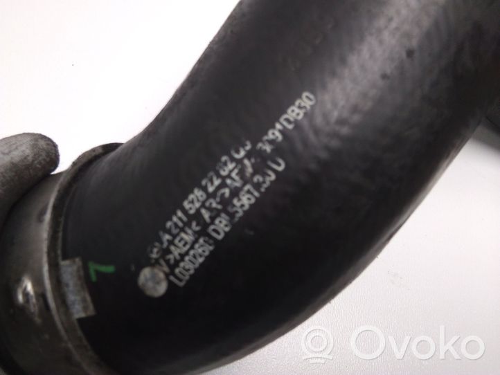 Mercedes-Benz E W211 Tube d'admission de tuyau de refroidisseur intermédiaire A2115282282Q3