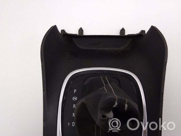 Opel Meriva B Rivestimento in plastica cornice della leva del cambio 13360448