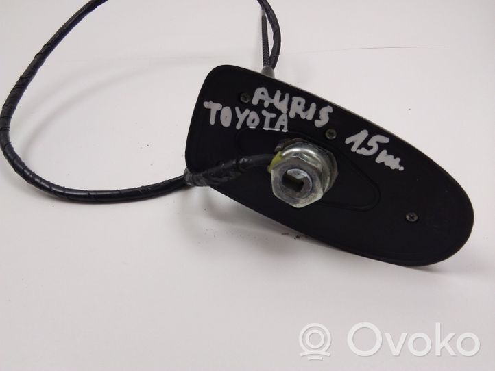 Toyota Auris E180 GPS-pystyantenni V309075C