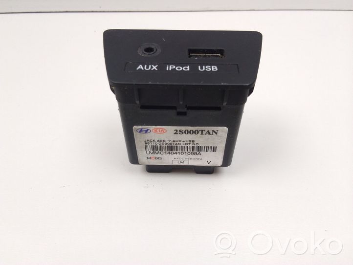 Hyundai ix35 Connettore plug in AUX 961102S000