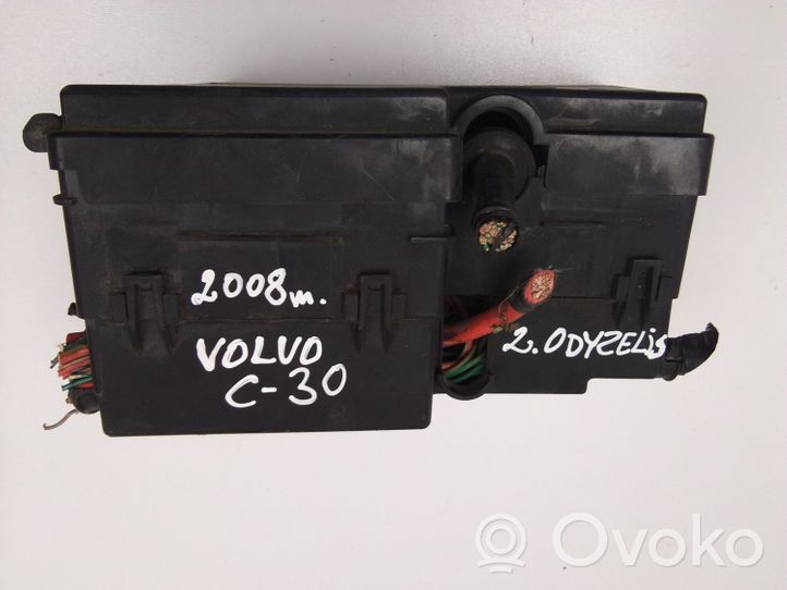Volvo C70 Skrzynka bezpieczników / Komplet 8688040
