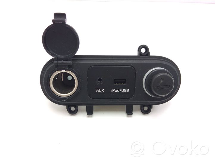 KIA Optima Connettore plug in AUX 961202T600