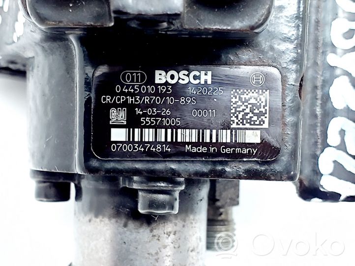 Opel Zafira C Bomba de alta presión de inyección de combustible 0445010193