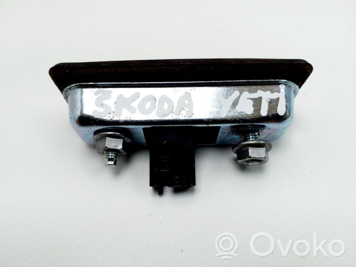 Skoda Yeti (5L) Interruttore a pulsante apertura portellone posteriore/bagagliaio 5J0827229