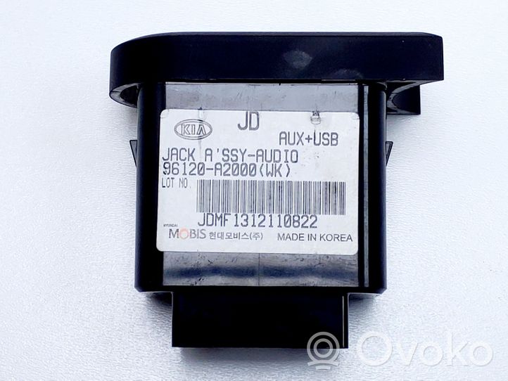 KIA Ceed Connettore plug in AUX 96120A2000