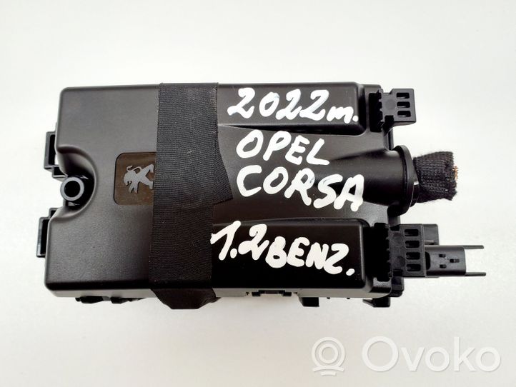 Opel Corsa F Releen moduulikiinnike 44341802