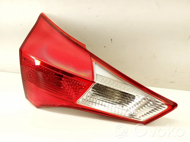 Toyota RAV 4 (XA40) Lampy tylnej klapy bagażnika 