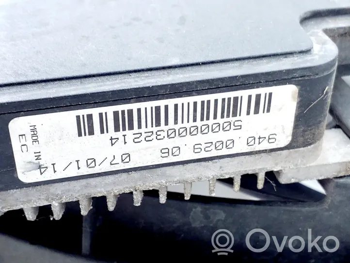 Ford Focus Jäähdyttimen jäähdytinpuhaltimen suojus CV618C607VA