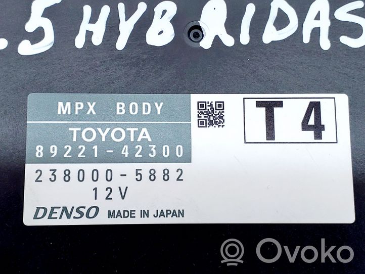 Toyota RAV 4 (XA40) Scatola di montaggio relè 8922142300