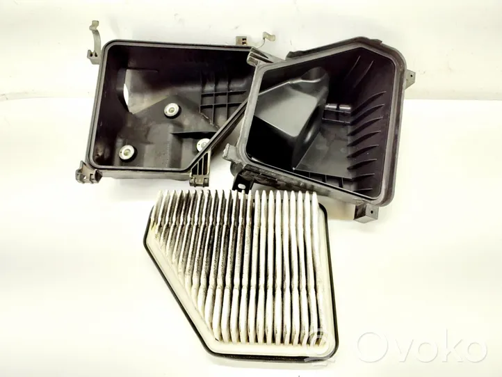 Toyota Avensis T270 Air filter box 0R04