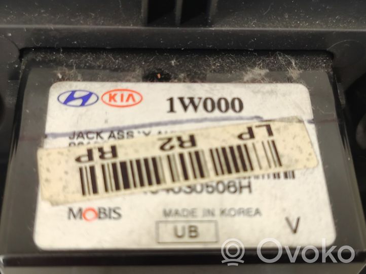 KIA Rio Connettore plug in AUX 847621W051