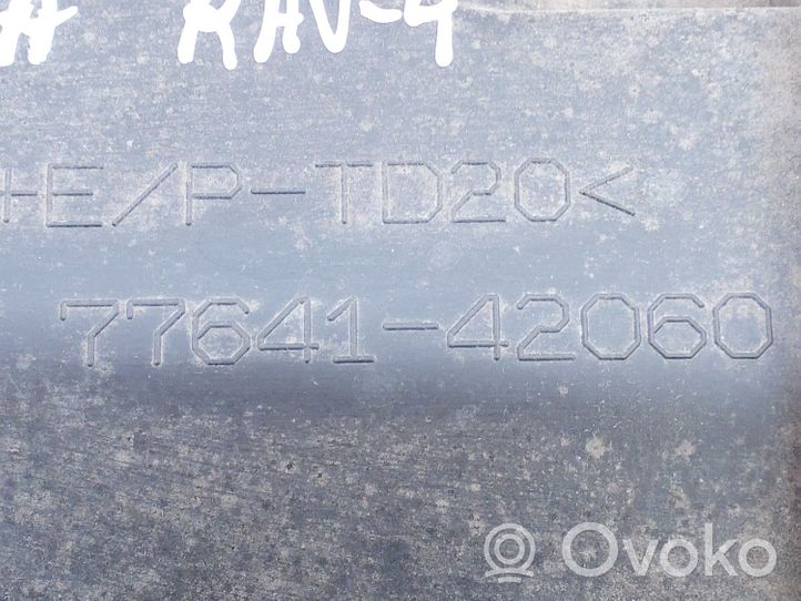 Toyota RAV 4 (XA40) Protezione inferiore 7764142060