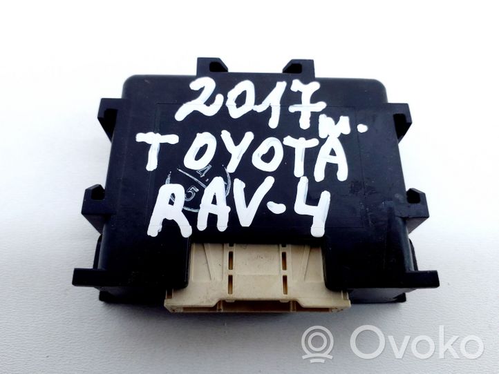 Toyota RAV 4 (XA40) Muut laitteet 8963042072