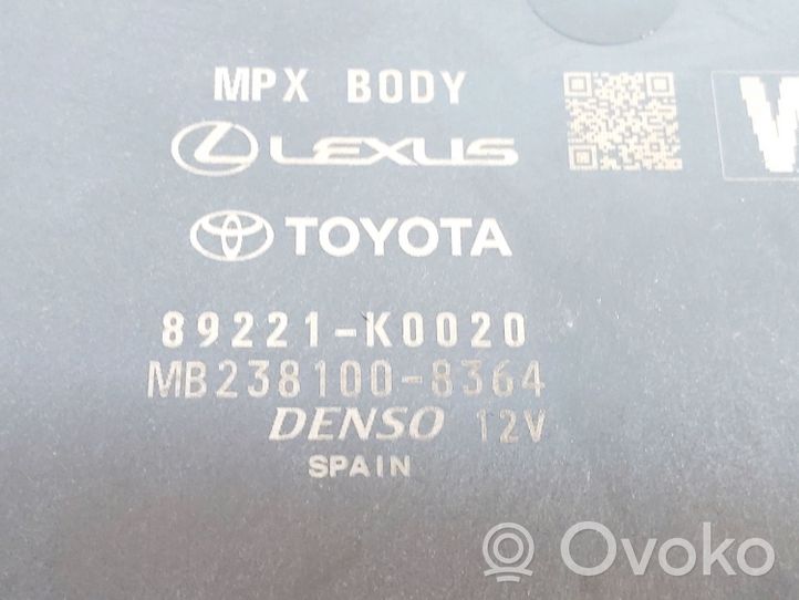 Toyota Yaris XP210 Releen moduulikiinnike 89221K0020