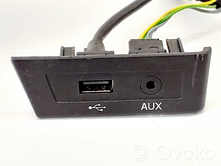 Skoda Rapid (NH) Câble adaptateur AUX 5JC035726