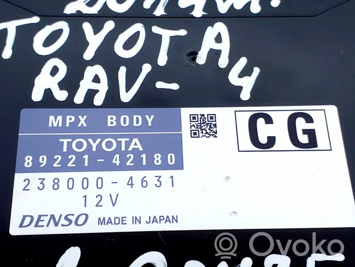 Toyota RAV 4 (XA40) Boîte à fusibles relais 8922142180