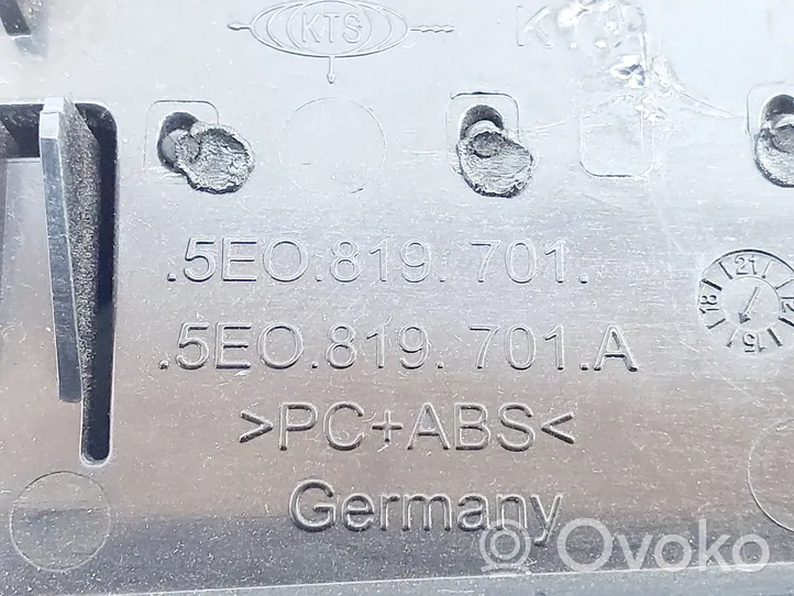 Skoda Octavia Mk3 (5E) Dysze / Kratki nawiewu deski rozdzielczej 5E0819701