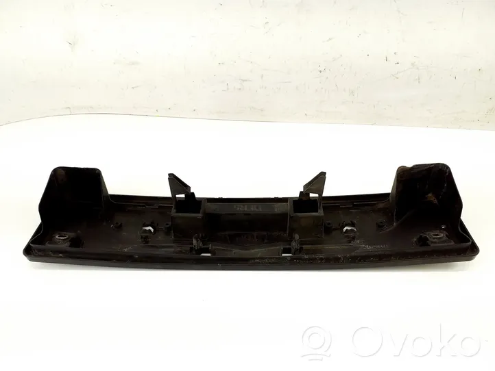 Mazda CX-30 Support de plaque d'immatriculation DFR550171