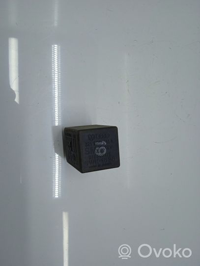 Volkswagen Golf III Window wiper relay 321955531A